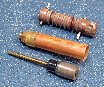 Discarded choke, and the vintage
former as basis for its replacement.
